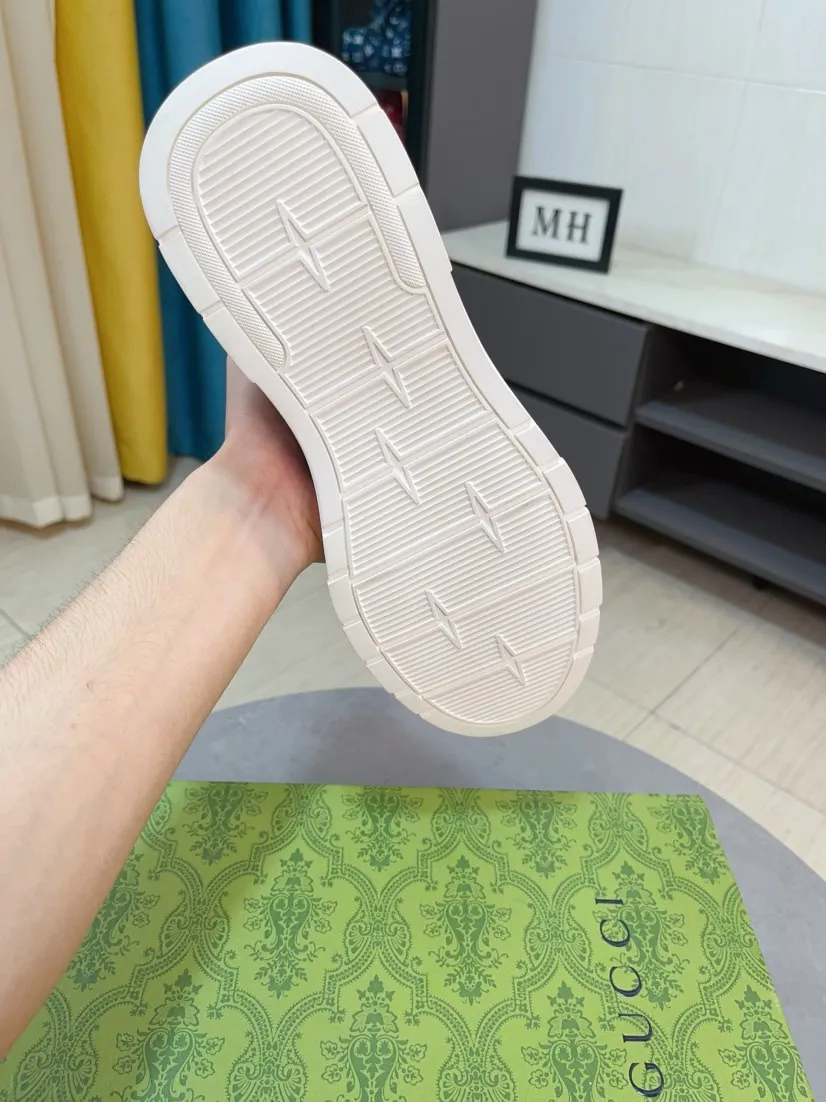 Men's shoes 💰440🌹🌹GUCCI [Gucci] New high-end brand of men's shoes, the latest fashionable casual men's shoes, trendy and versatile style, relaxed and sporty style, uppers imported from Italy, first-layer cowhide, genuine leather lining and ultra-fine workmanship. Original personalized fashionable rubber wear-resistant outsole, light and comfortable on the foot, size 38-44